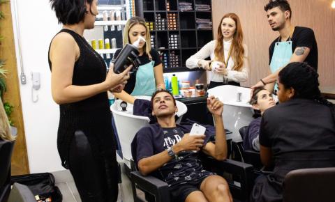 Salão de beleza cresce 200% em 5 anos com a hair stylist que conquistou a cabeça de modelos, artistas e empresários da região mais  badalada de São Paulo